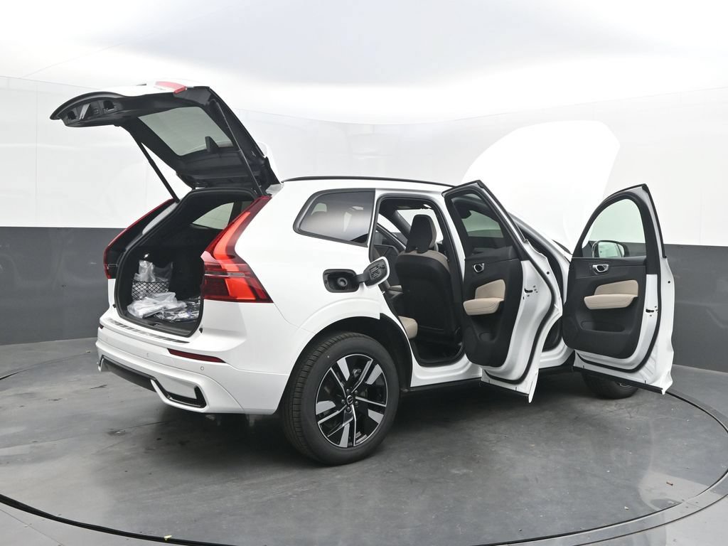 New 2026 Volvo XC60 T8 Core w/ Climate Package AWD/4WD image 40