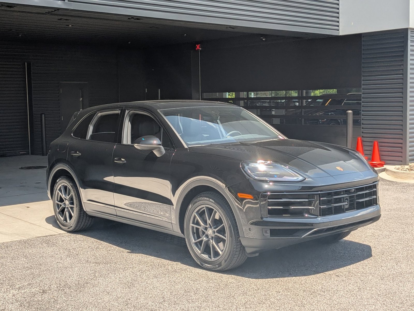 Used 2025 Porsche Cayenne image 7