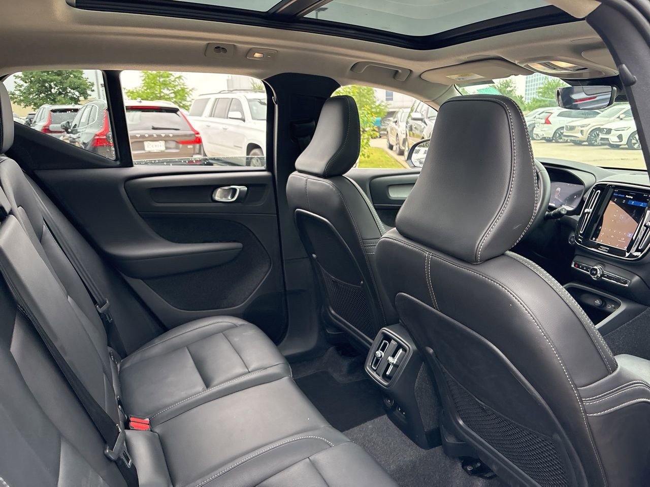 Certified 2025 Volvo XC40 B5 Plus AWD/4WD image 12