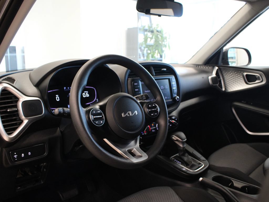 Used 2023 Kia Soul LX FWD image 12