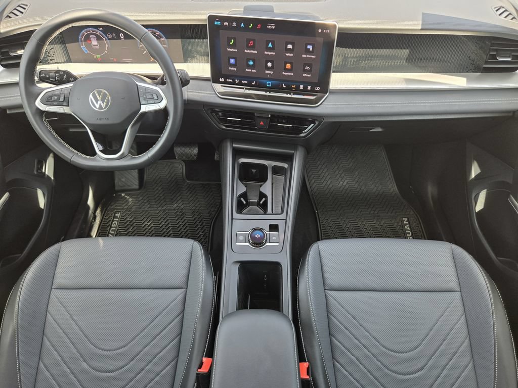 Used 2025 Volkswagen Tiguan SE AWD/4WD image 24