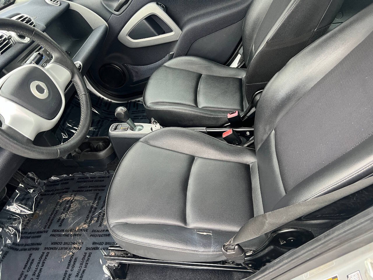 Used 2015 smart fortwo pure RWD image 19