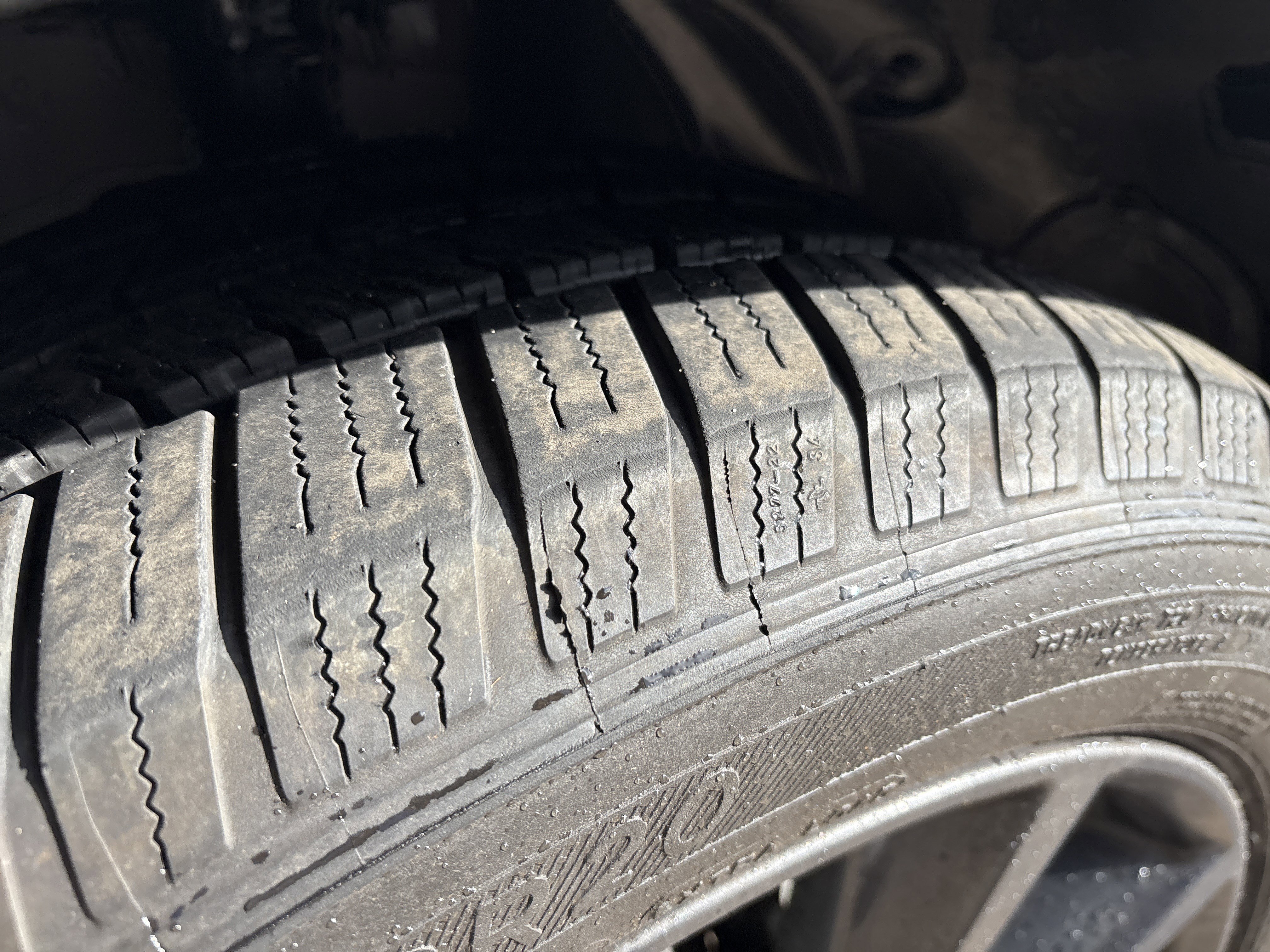 Used 2017 Ford Explorer XLT w/ Equipment Group 202A image 12