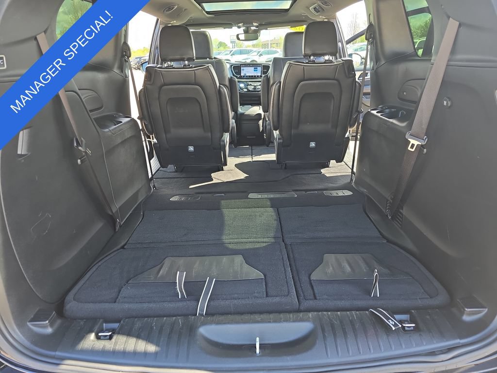 Used 2025 Chrysler Pacifica Limited FWD image 14