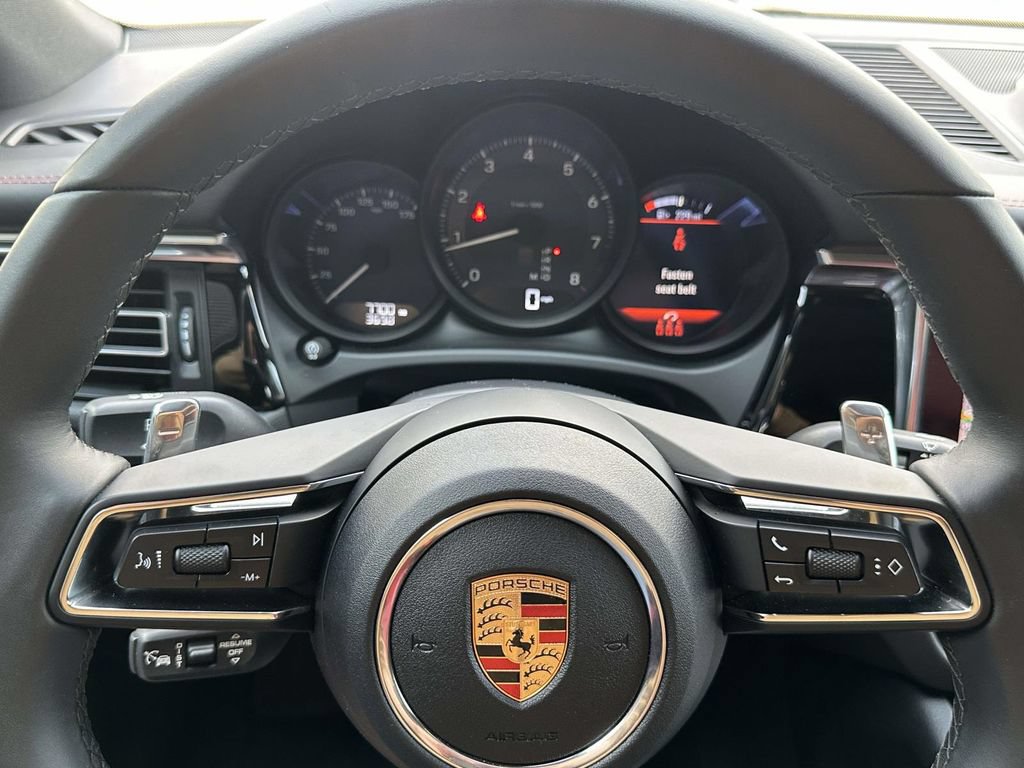 Used 2025 Porsche Macan AWD/4WD image 22