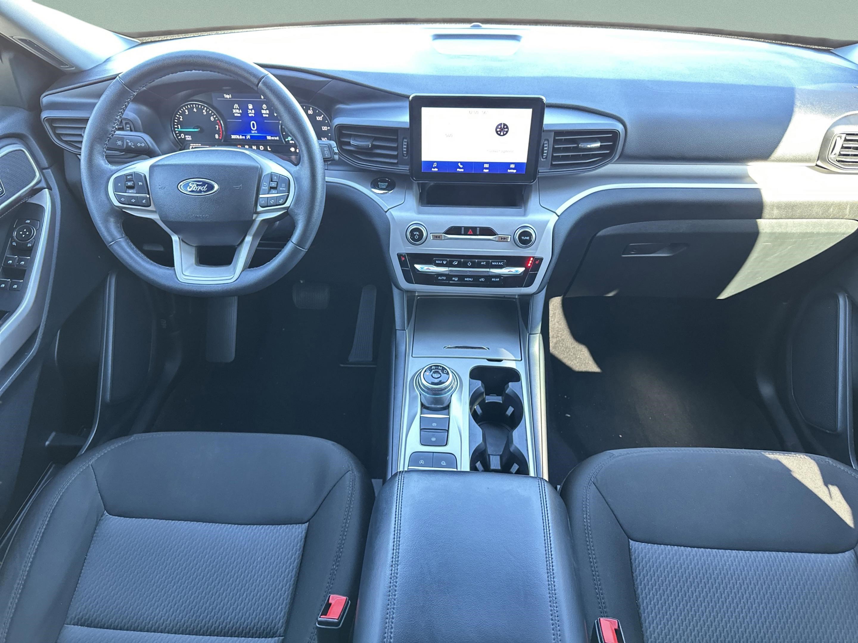 Used 2023 Ford Explorer XLT image 9