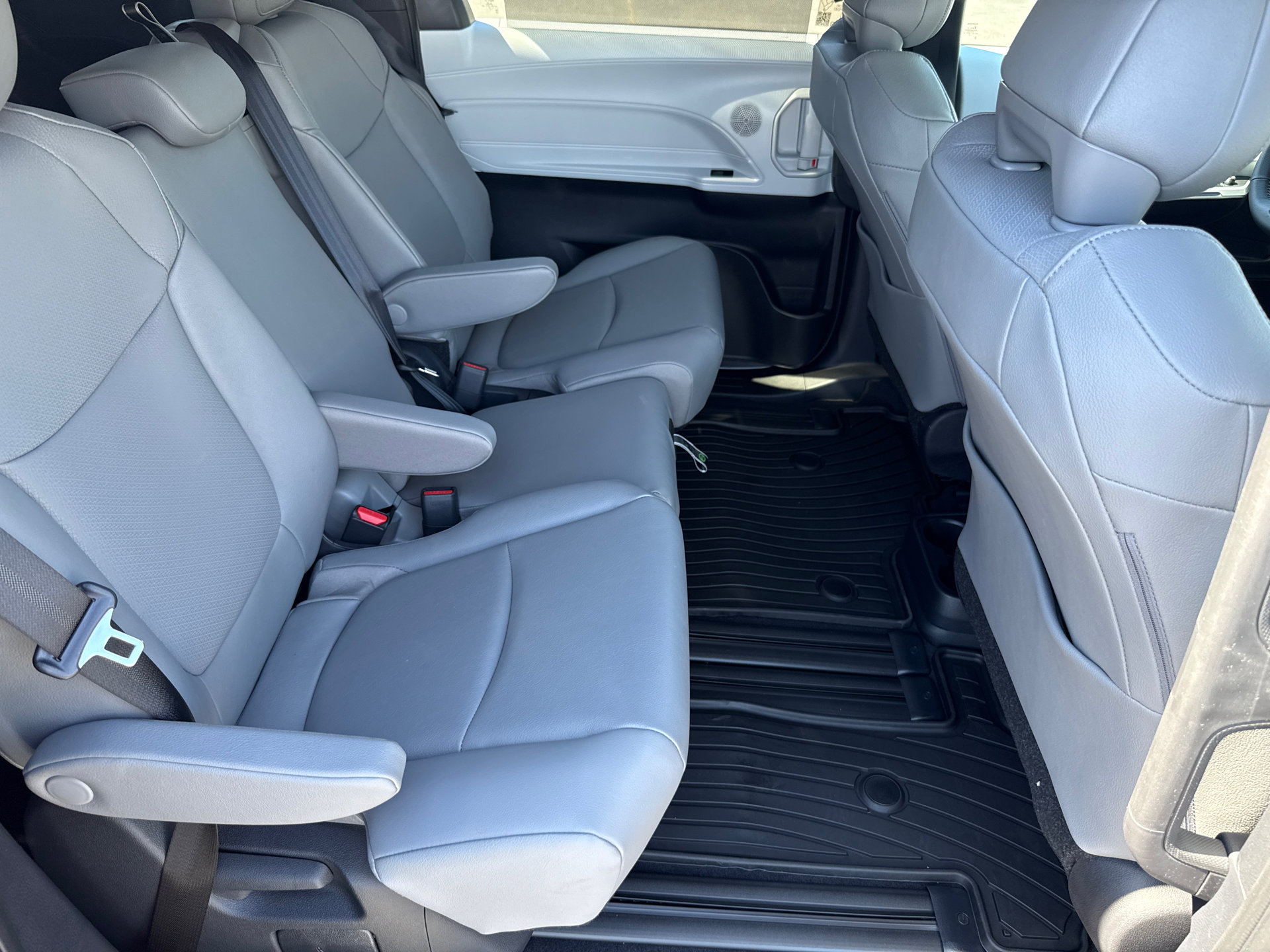 Certified 2026 Toyota Sienna XLE image 17