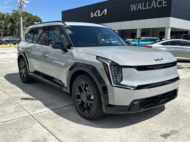 Used 2026 Kia EV9 Land w/ Nightfall Edition Package image 4