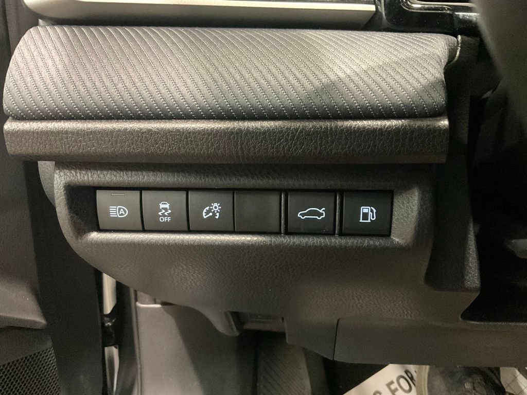 Used 2025 Toyota Camry SE FWD image 8