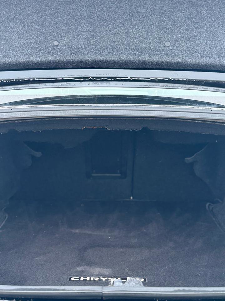 Used 2011 Chrysler 200 Limited image 7