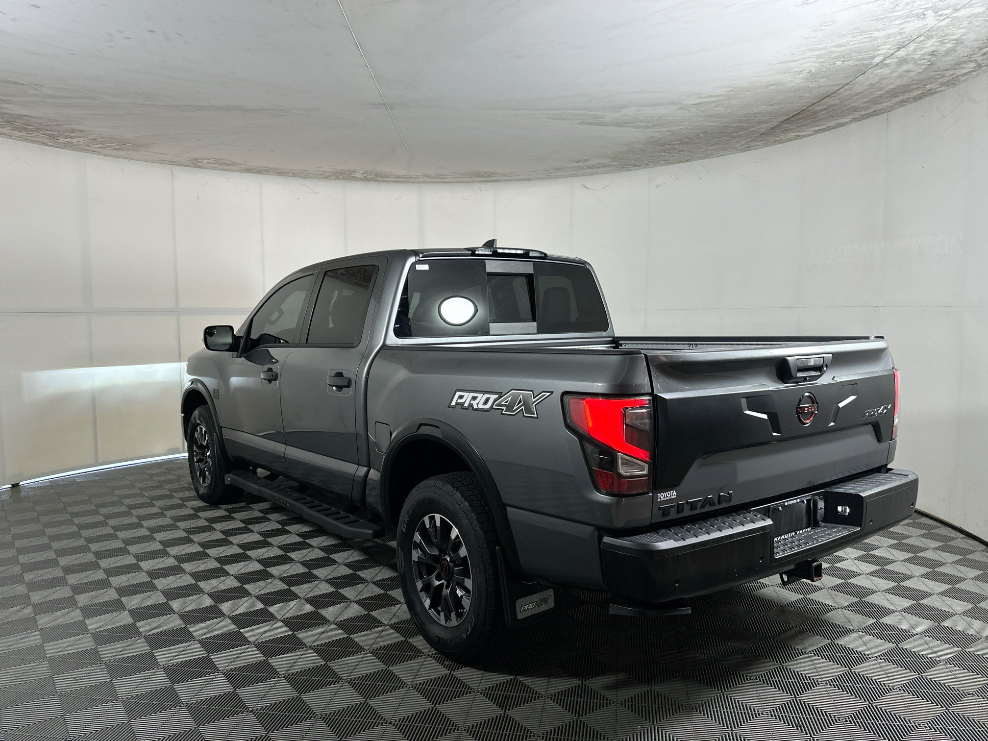 Used 2023 Nissan Titan PRO-4X w/ Pro-4x Convenience Package AWD/4WD image 5