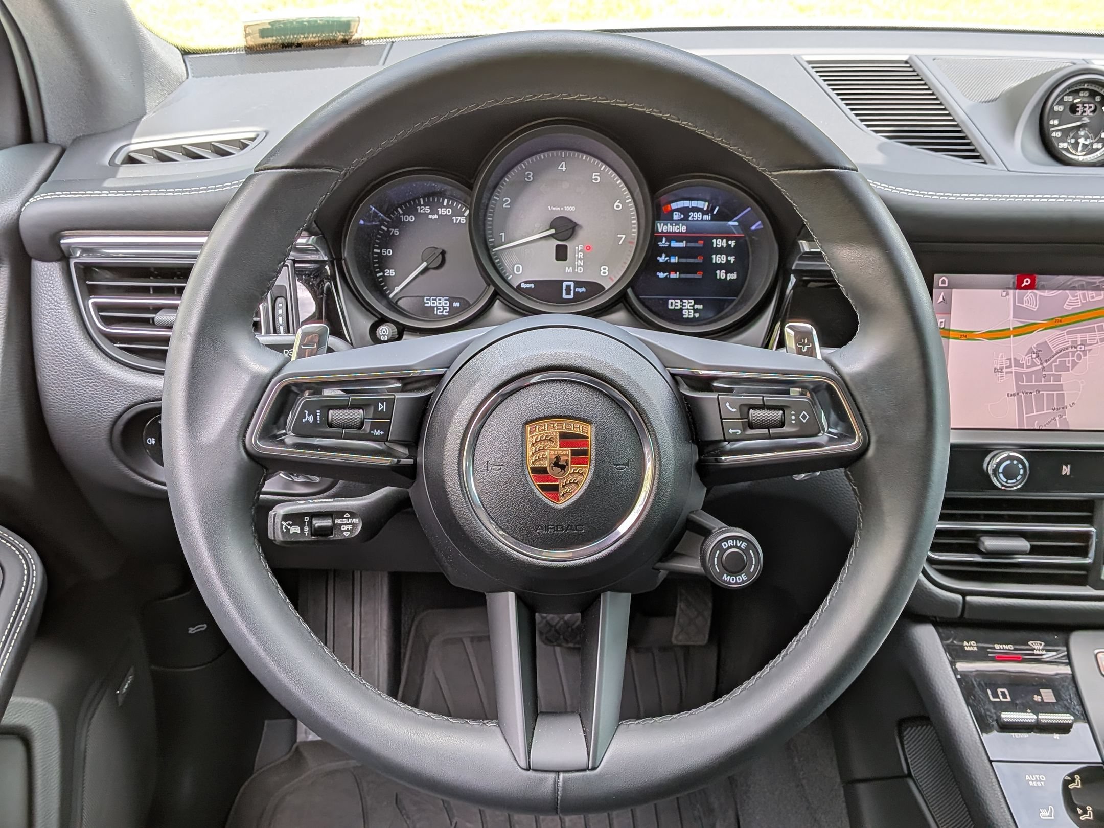 Certified 2025 Porsche Macan S AWD/4WD image 8
