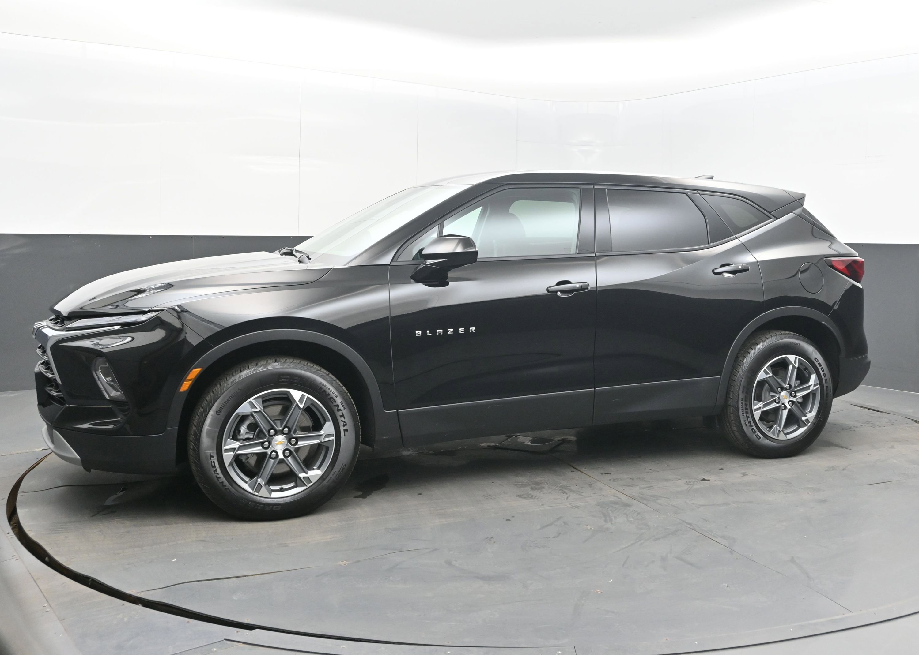 Used 2025 Chevrolet Blazer LT FWD image 5