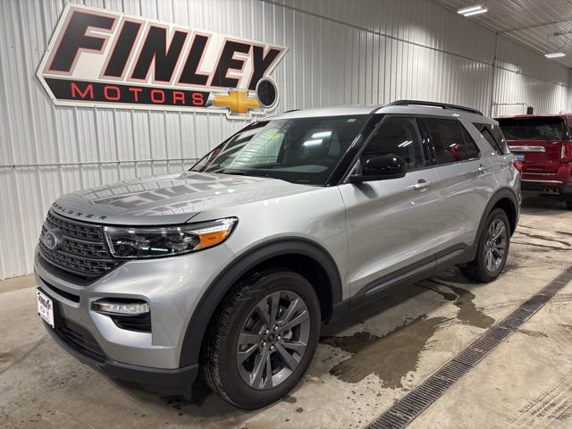 Used 2023 Ford Explorer XLT w/ Equipment Group 202A image 5
