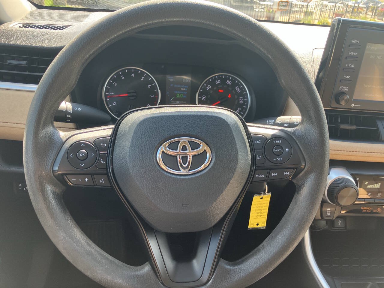 Used 2021 Toyota RAV4 LE FWD image 12