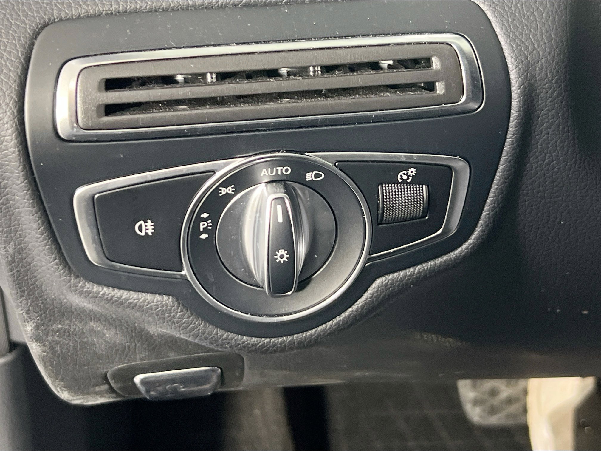 Used 2018 Mercedes-Benz C 300 4MATIC Sedan image 10