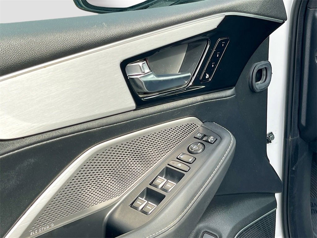 Used 2023 Acura MDX SH-AWD w/ Technology Package image 18