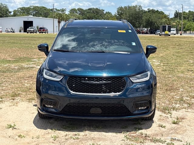 Used 2022 Chrysler Pacifica Touring-L w/ S Appearance Package FWD image 3