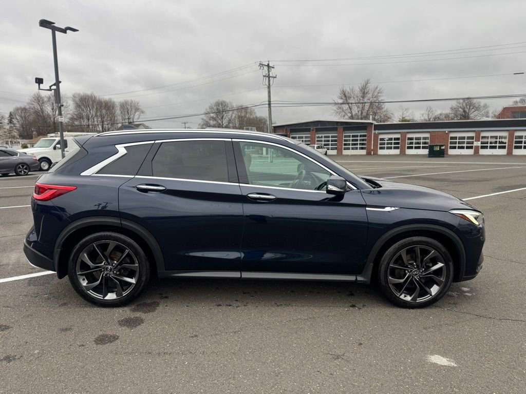 Used 2019 INFINITI QX50 Essential w/ Sensory Package AWD/4WD image 4