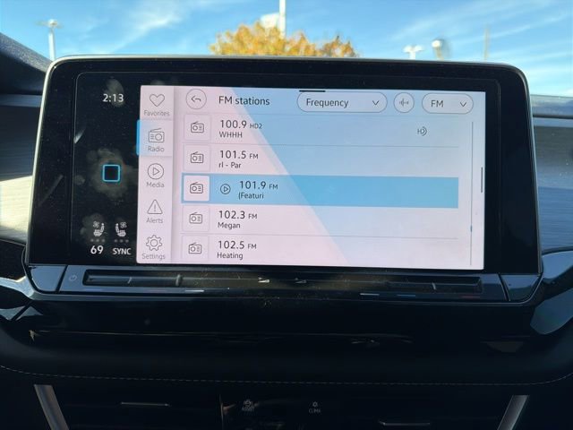 Used 2024 Volkswagen Atlas Cross Sport SE image 29