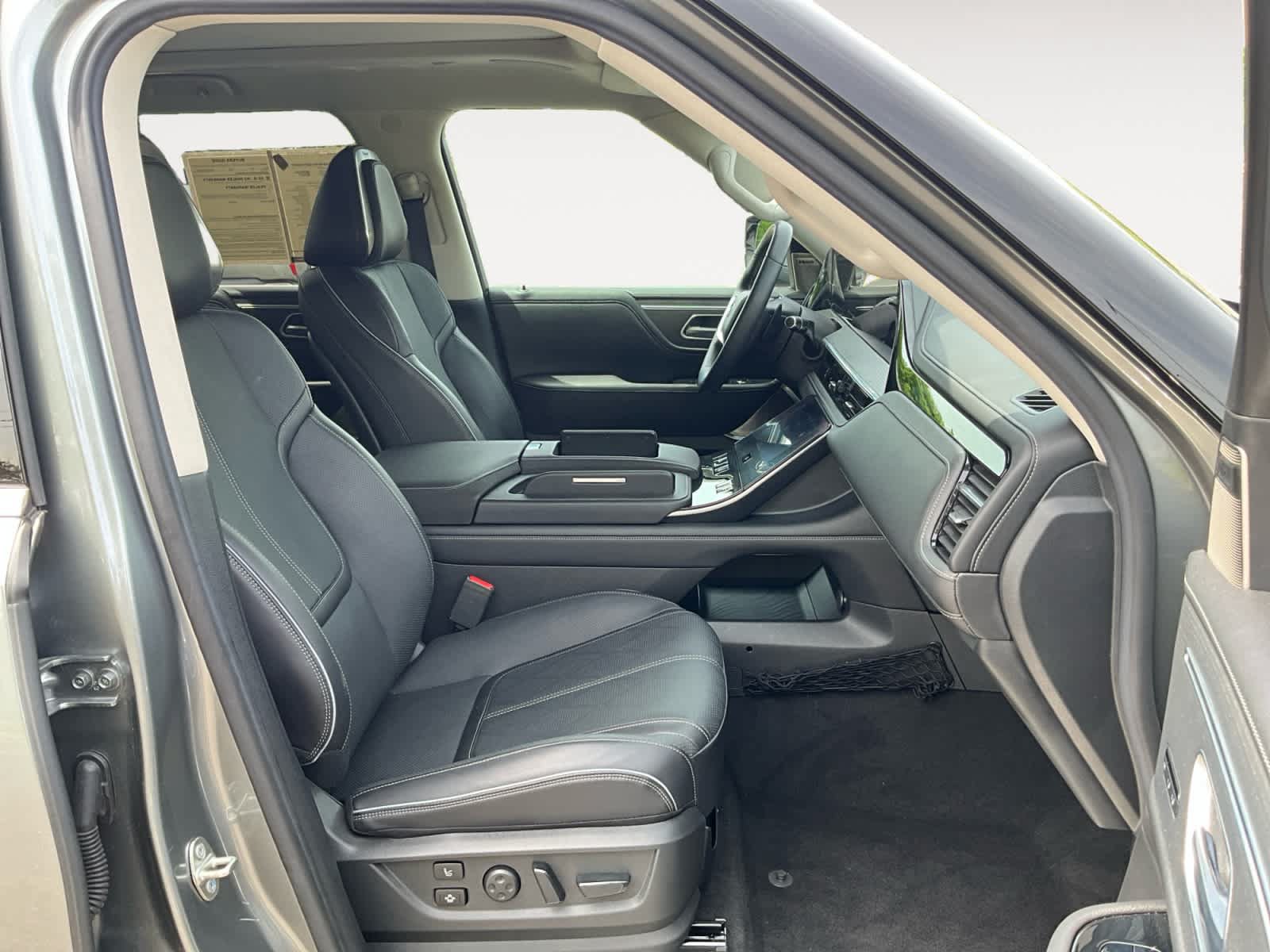 Used 2025 INFINITI QX80 Sensory w/ Exterior Package AWD/4WD image 12