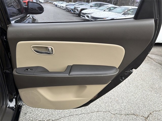 Used 2010 Hyundai Elantra GLS image 16