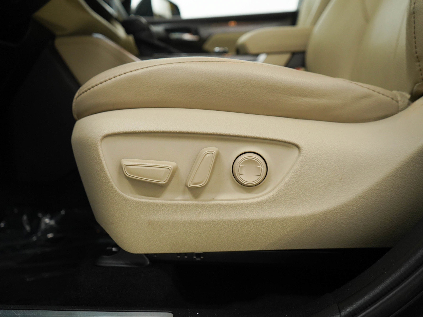 Used 2020 Toyota Highlander Limited AWD/4WD image 24