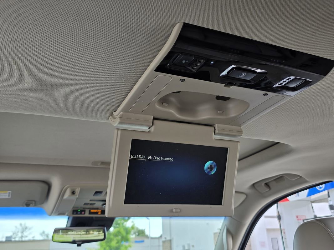 Used 2017 Cadillac Escalade ESV Luxury image 32