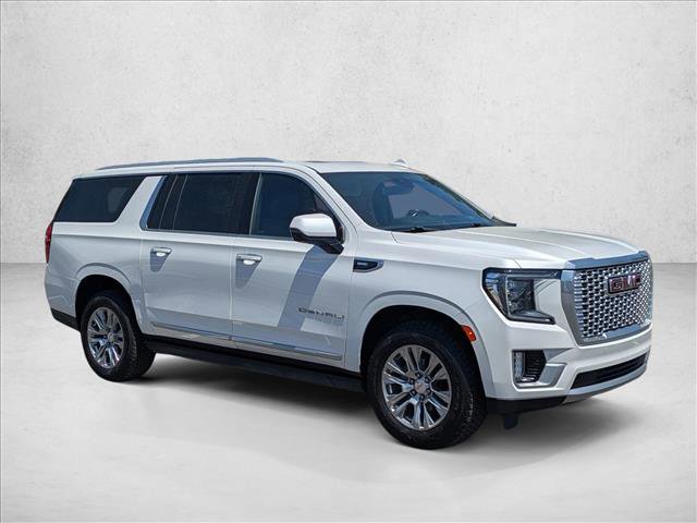 Used 2022 GMC Yukon XL Denali AWD/4WD image 3