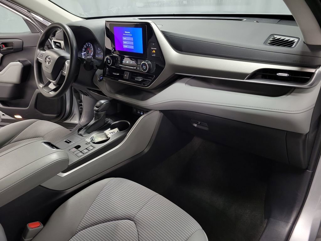 Used 2023 Toyota Highlander L image 24