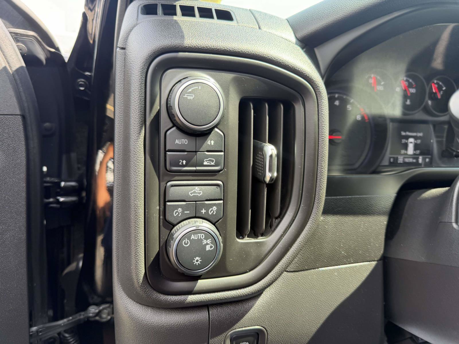 Used 2020 Chevrolet Silverado 1500 Custom w/ Custom Value Package AWD/4WD image 19