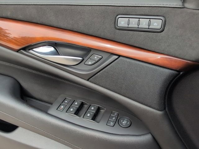 Used 2020 Cadillac Escalade Premium Luxury RWD image 18