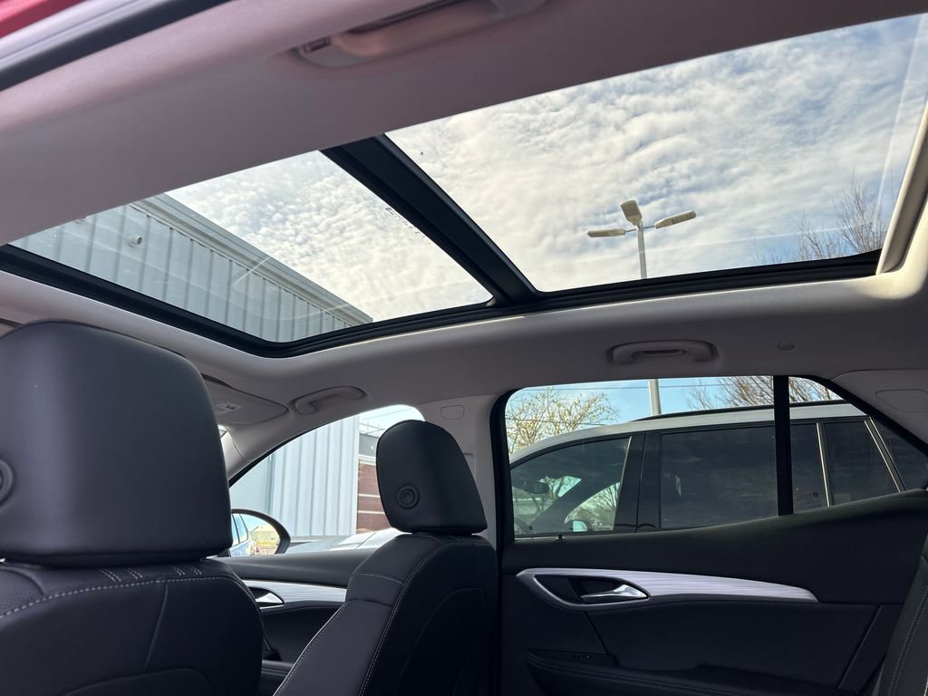 Certified 2025 Buick Envision Avenir image 39