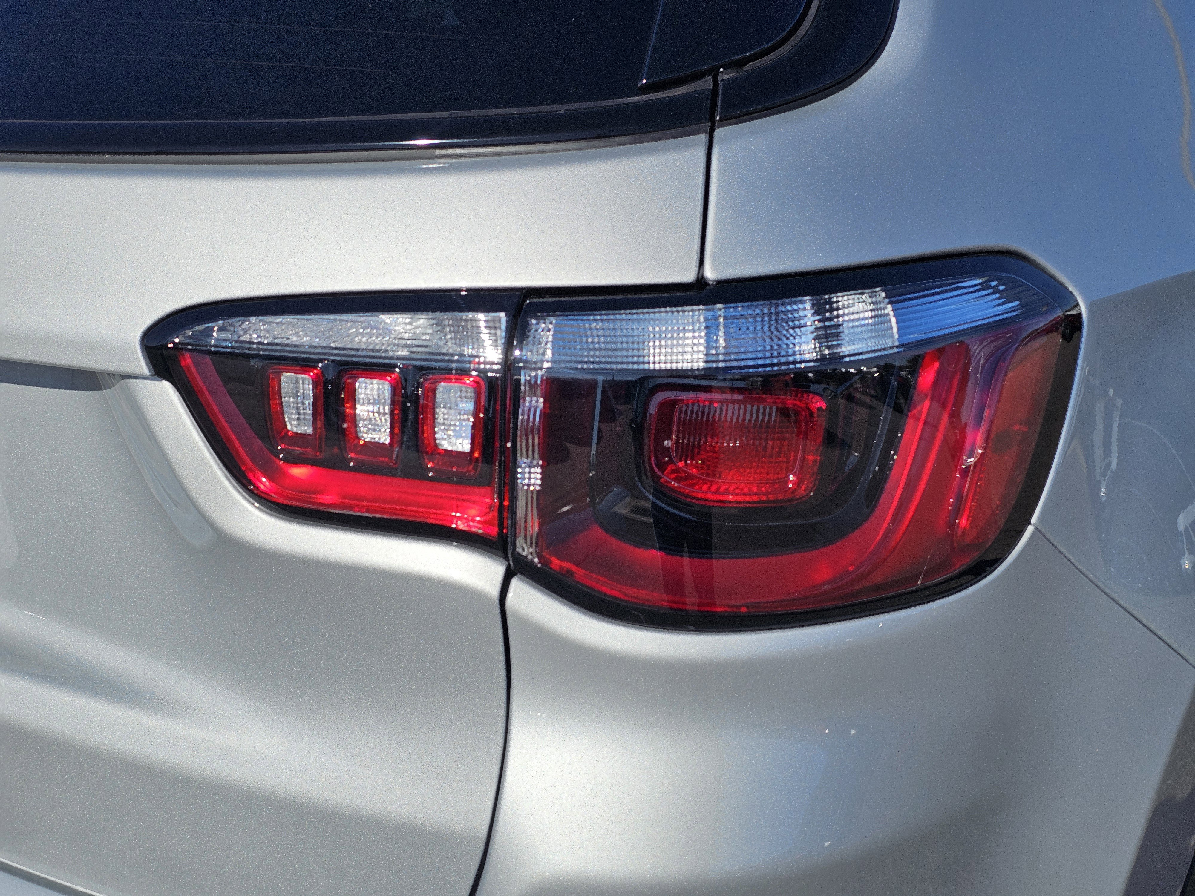 New 2026 Jeep Compass Latitude image 9