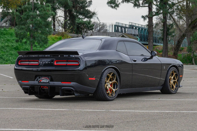 Used 2016 Dodge Challenger SRT Hellcat RWD image 8