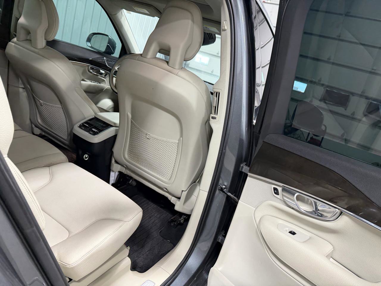 Used 2018 Volvo XC90 T6 Momentum w/ Convenience Package image 25