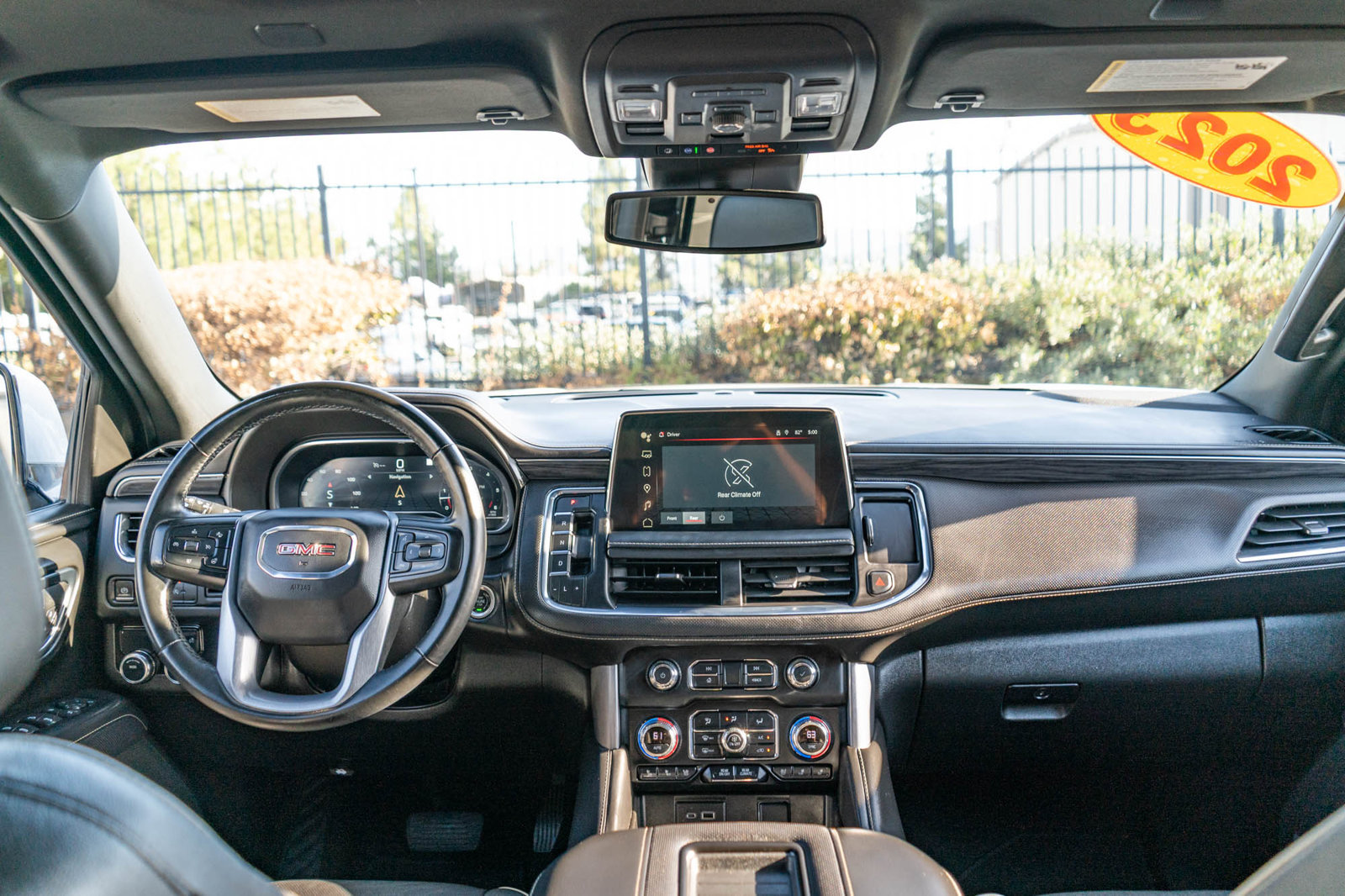 Used 2023 GMC Yukon XL SLT w/ SLT Premium Package RWD image 18