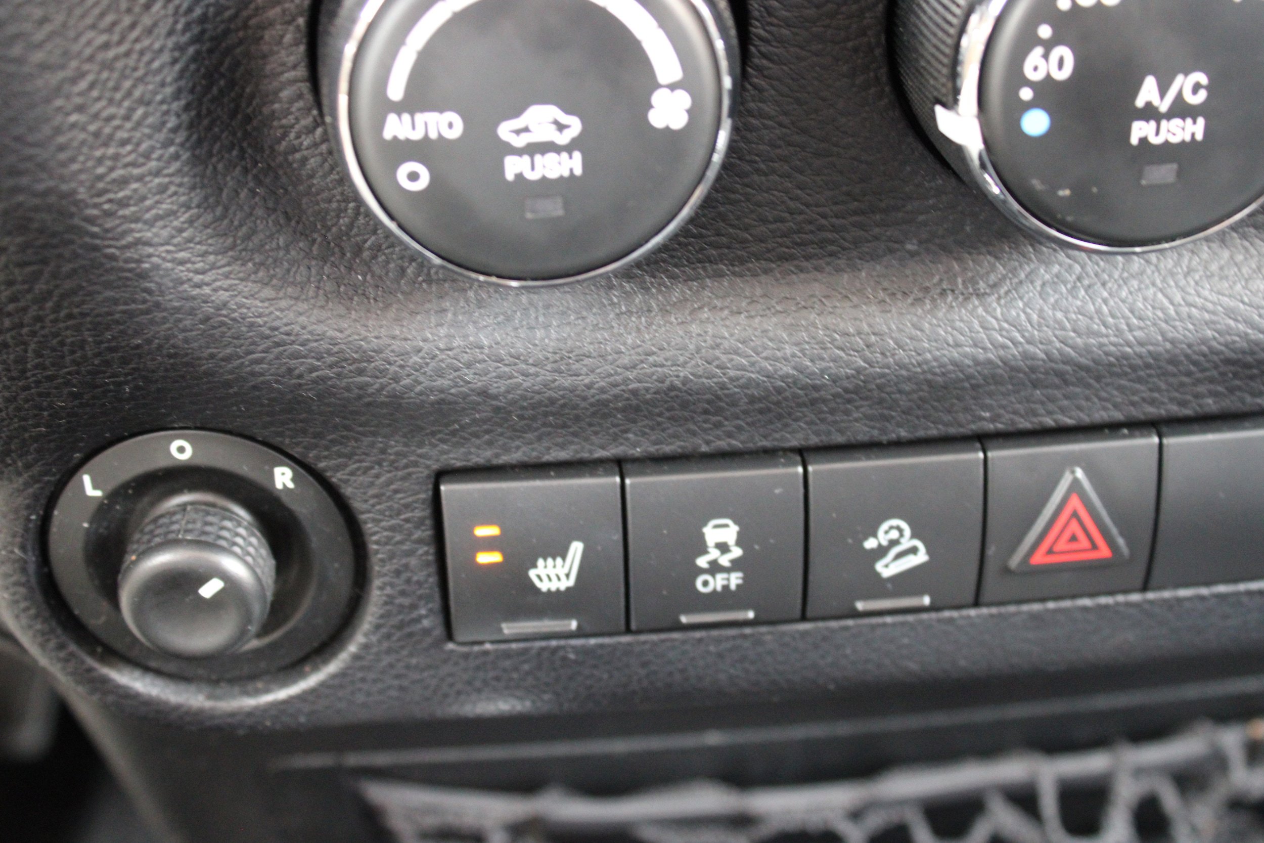 Used 2014 Jeep Wrangler Unlimited Rubicon w/ Connectivity Group AWD/4WD image 26