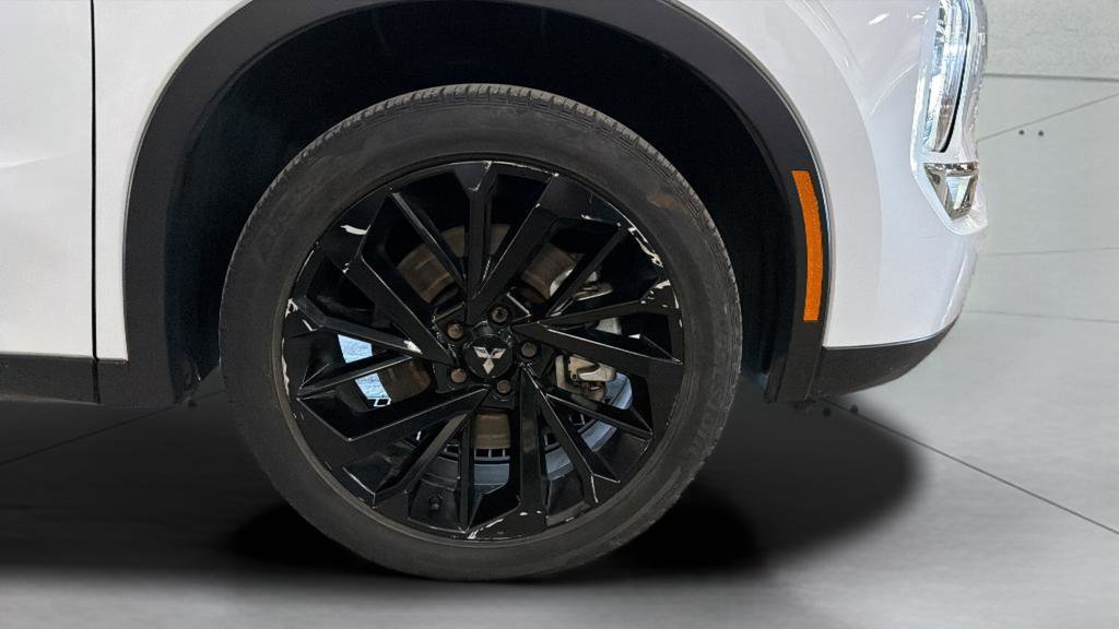 Used 2023 Mitsubishi Outlander SE Black Edition image 25
