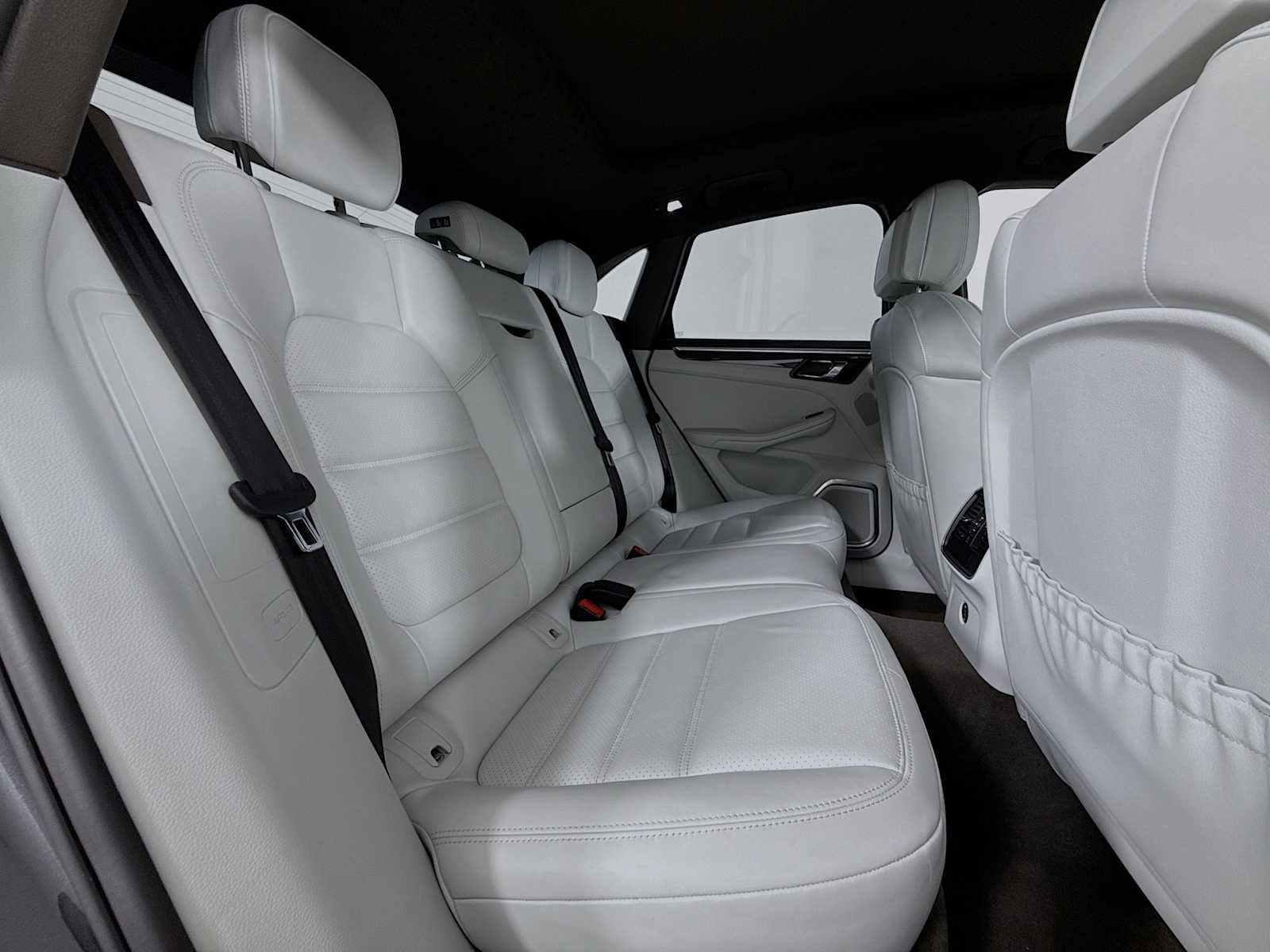 Used 2018 Porsche Macan Turbo image 29