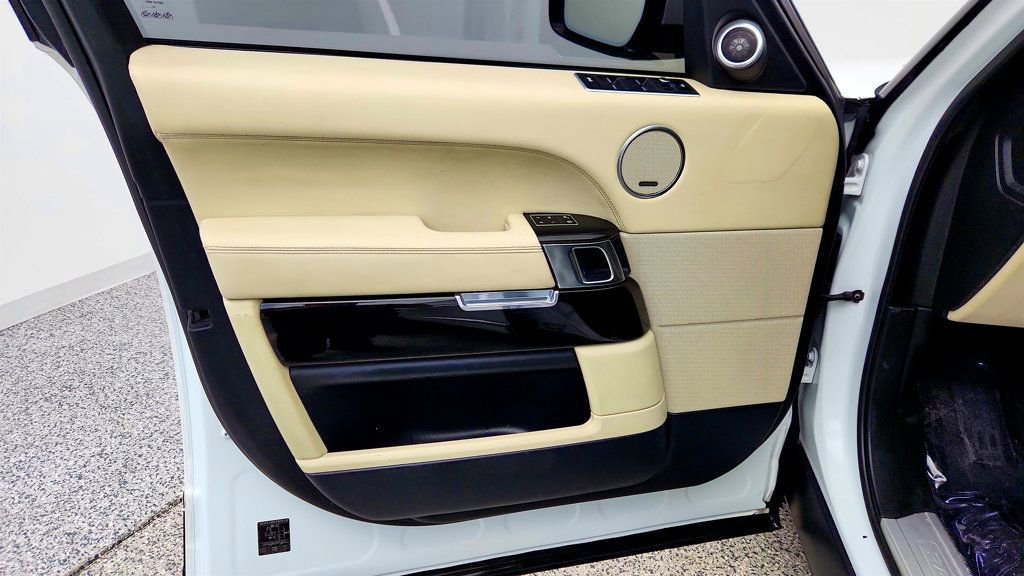 Used 2016 Land Rover Range Rover HSE image 11