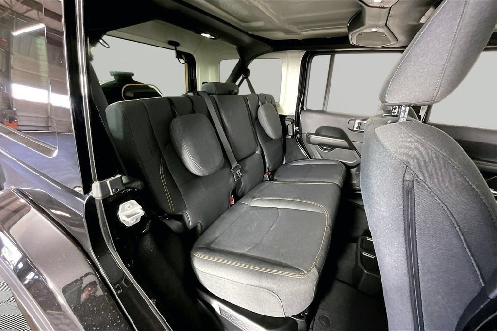 Used 2025 Jeep Wrangler Unlimited Sahara AWD/4WD image 24