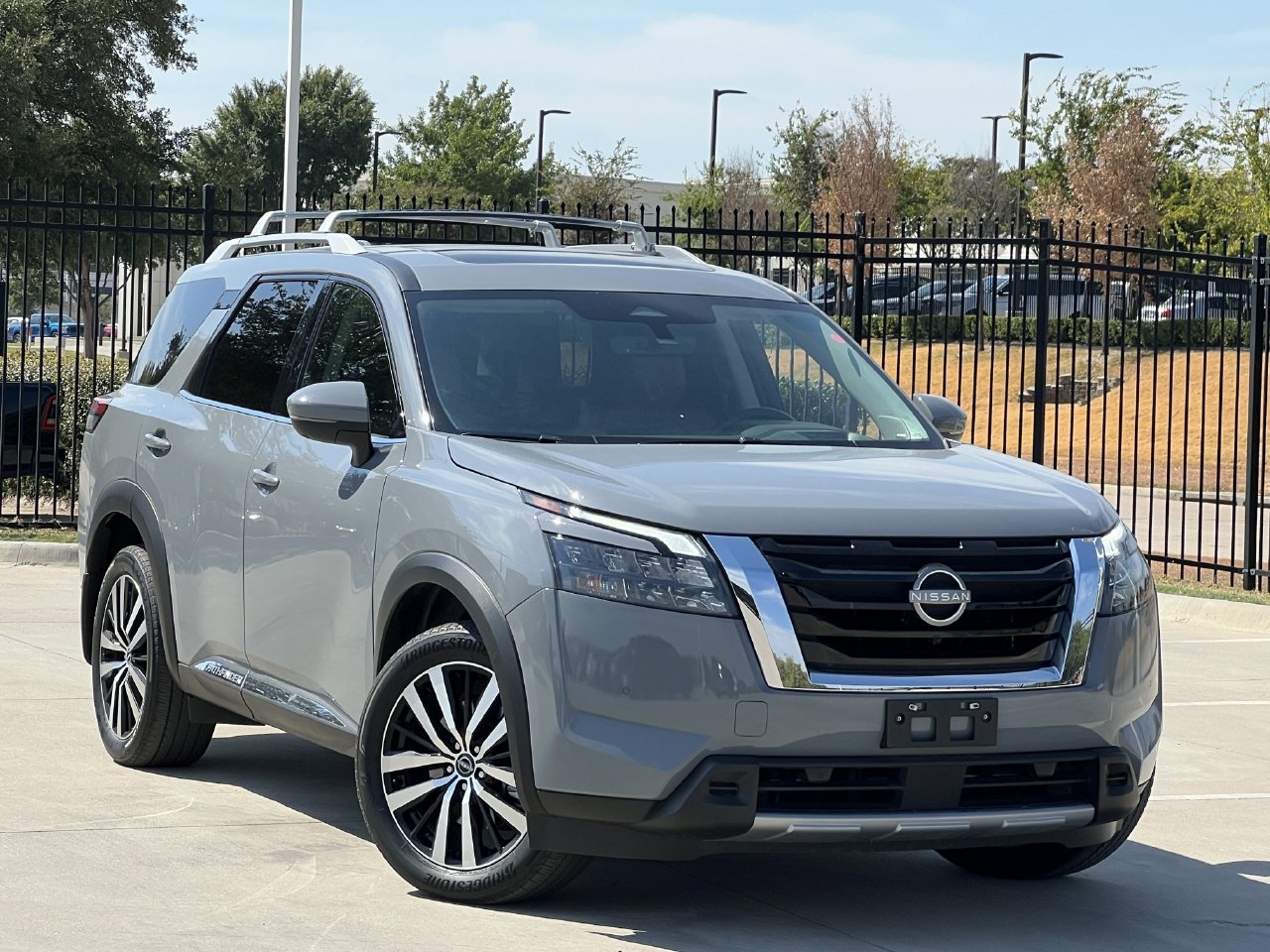 Used 2025 Nissan Pathfinder Platinum AWD/4WD image 1