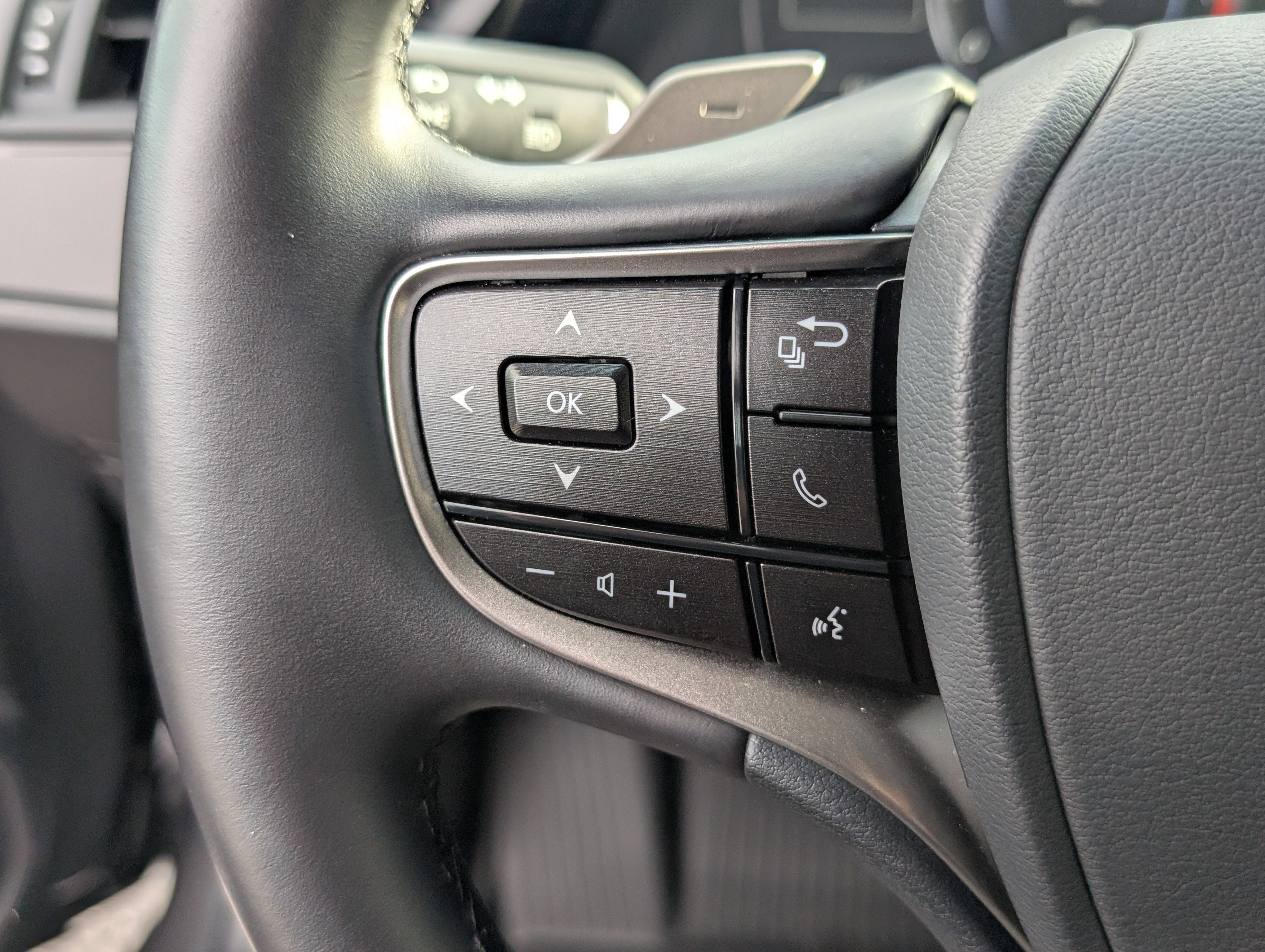 Certified 2025 Lexus ES 350 w/ Premium Package image 22