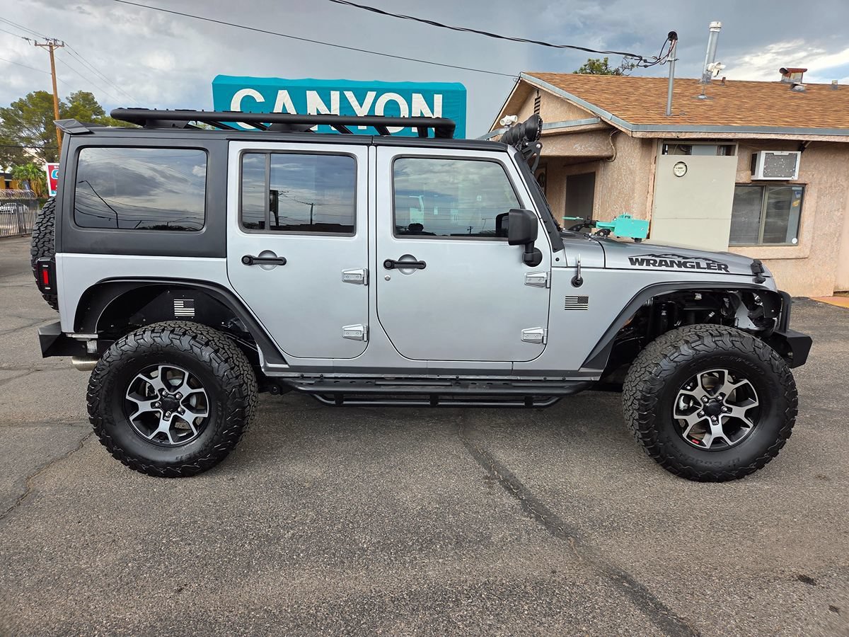 Used 2018 Jeep Wrangler Unlimited Sahara w/ Connectivity Group AWD/4WD image 4