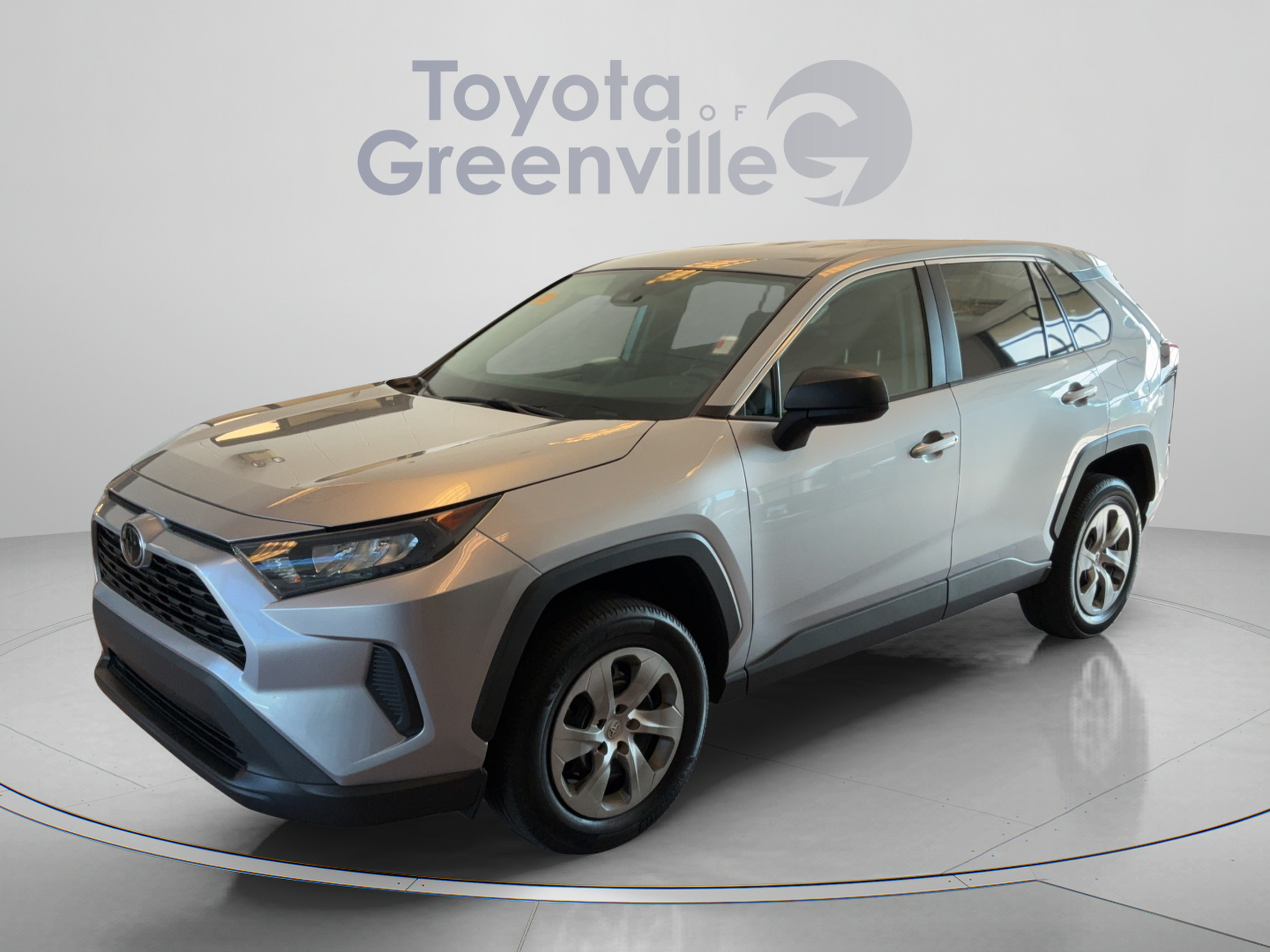 Used 2022 Toyota RAV4 LE AWD/4WD image 1