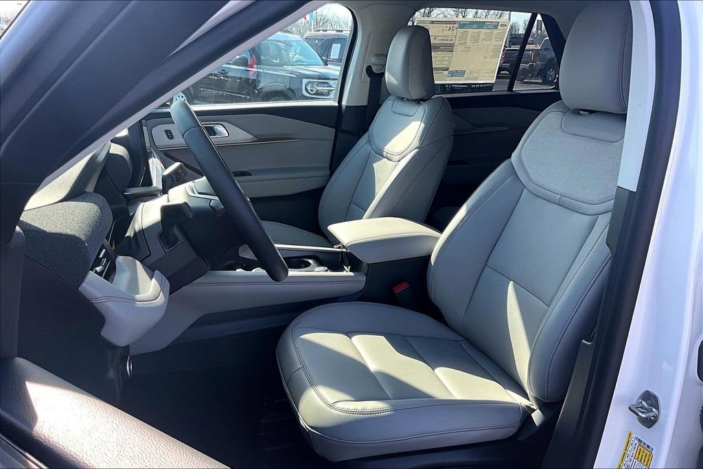 New 2026 Ford Explorer Active w/ Active Comfort Package RWD image 9