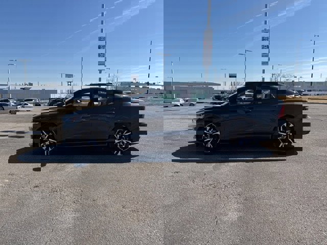 Used 2025 Volvo S60 B5 Core image 4