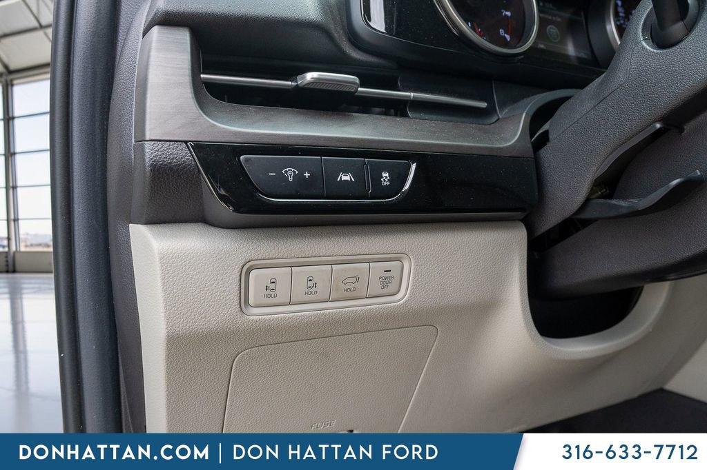 Used 2022 Kia Carnival SX FWD image 17
