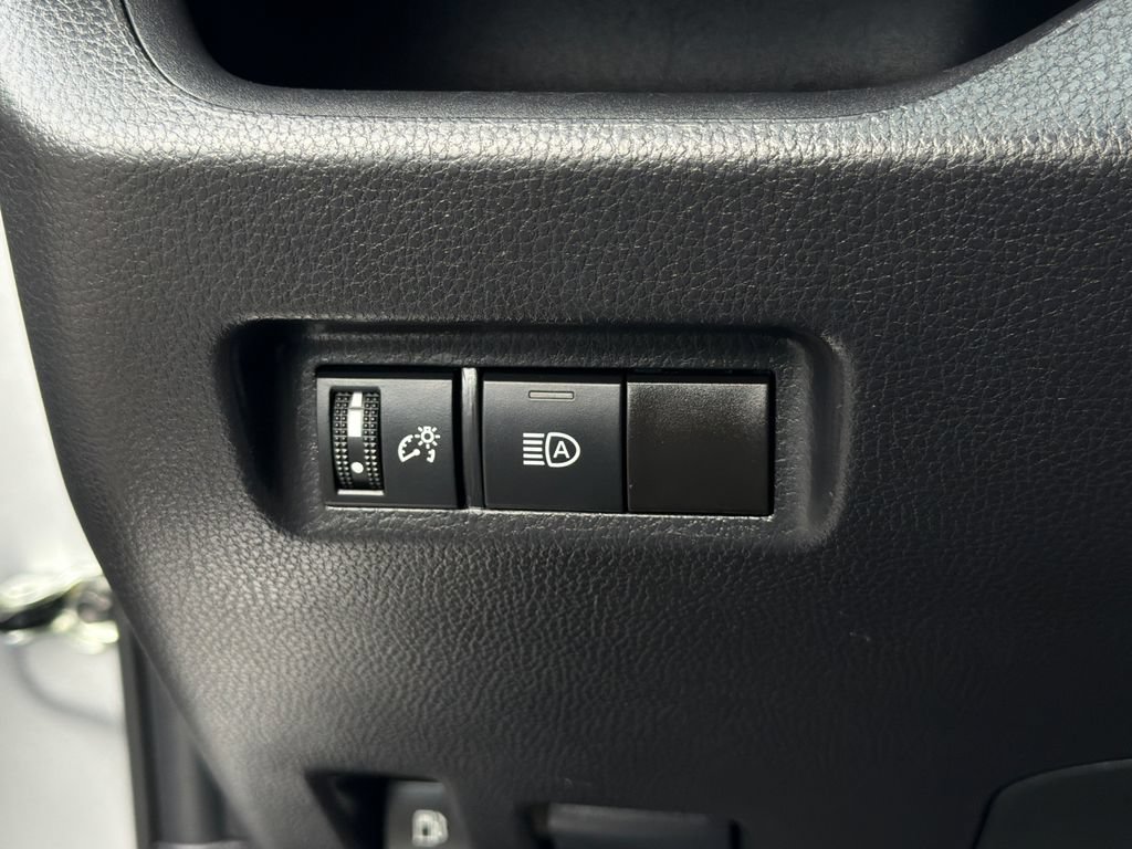 Used 2025 Toyota RAV4 XLE AWD/4WD image 22